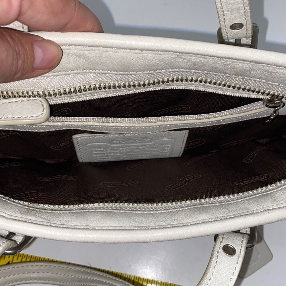Coach Women's White Zipper Top Leather Tote Handbag - Picture 9 of 12